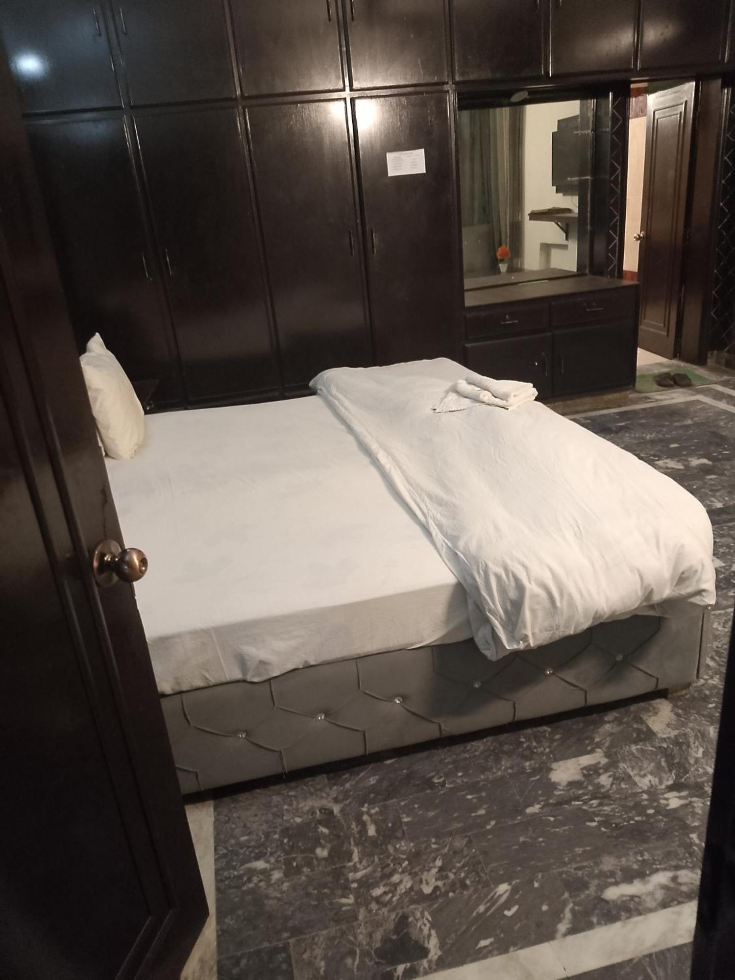 Hotel Royal Grand Lahore Esterno foto