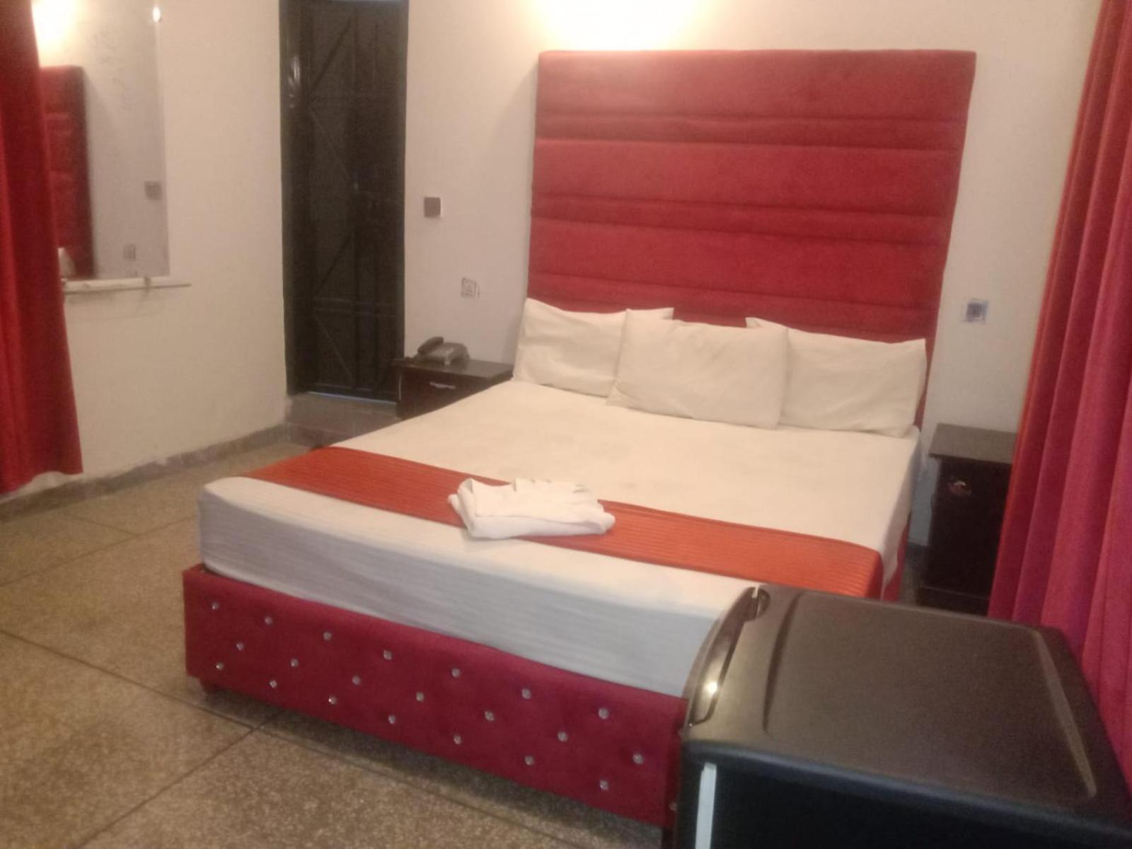Hotel Royal Grand Lahore Esterno foto