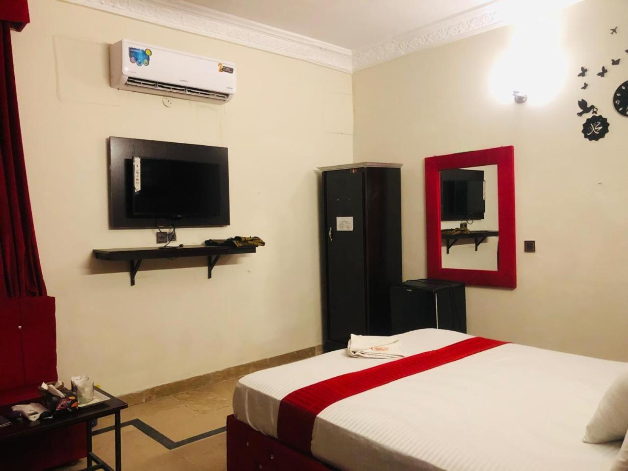 Hotel Royal Grand Lahore Esterno foto
