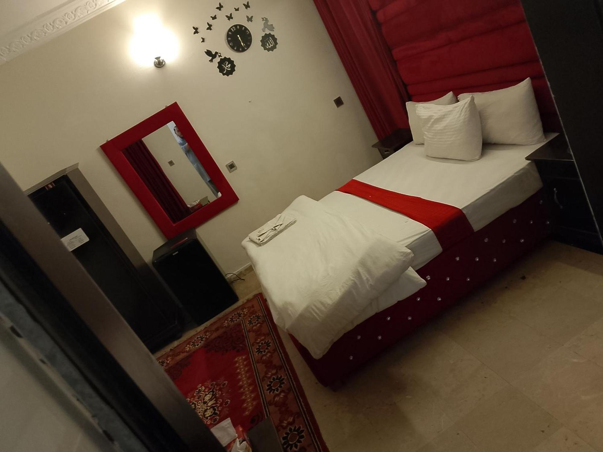 Hotel Royal Grand Lahore Esterno foto