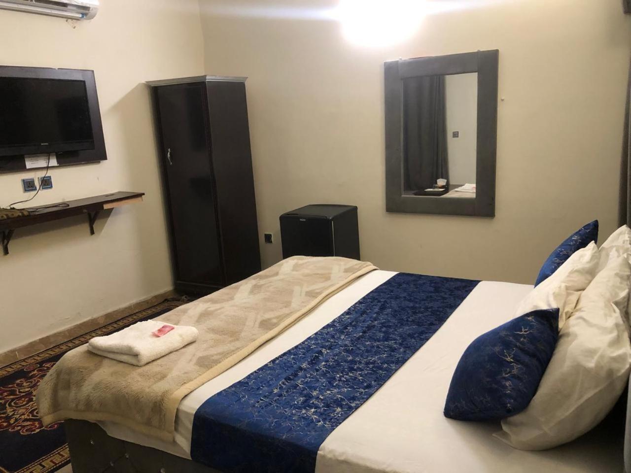 Hotel Royal Grand Lahore Esterno foto